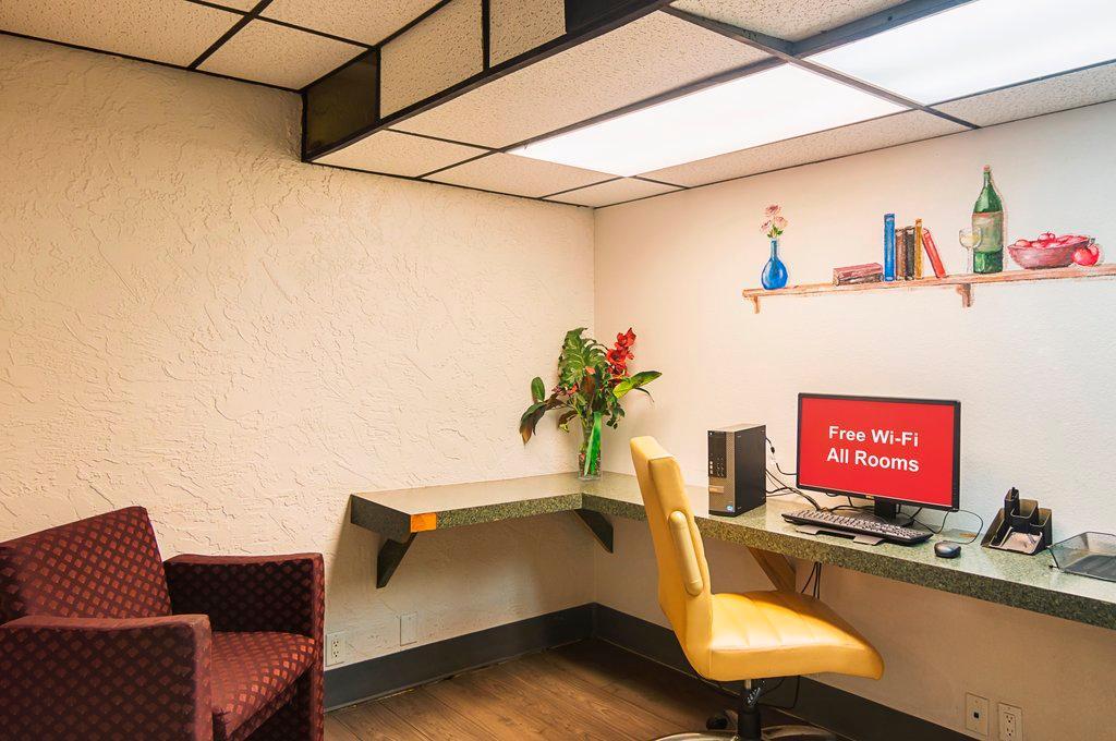 Red Roof Inn Lubbock Extérieur photo
